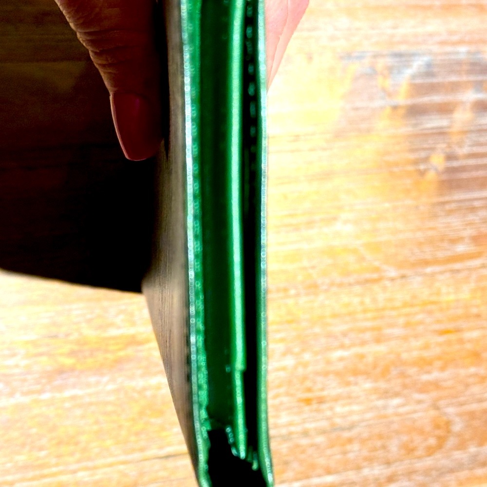 Authentic Louis Vuitton in leafy Green Epi Long Wallet. Like-new! - Picture 8 of 11